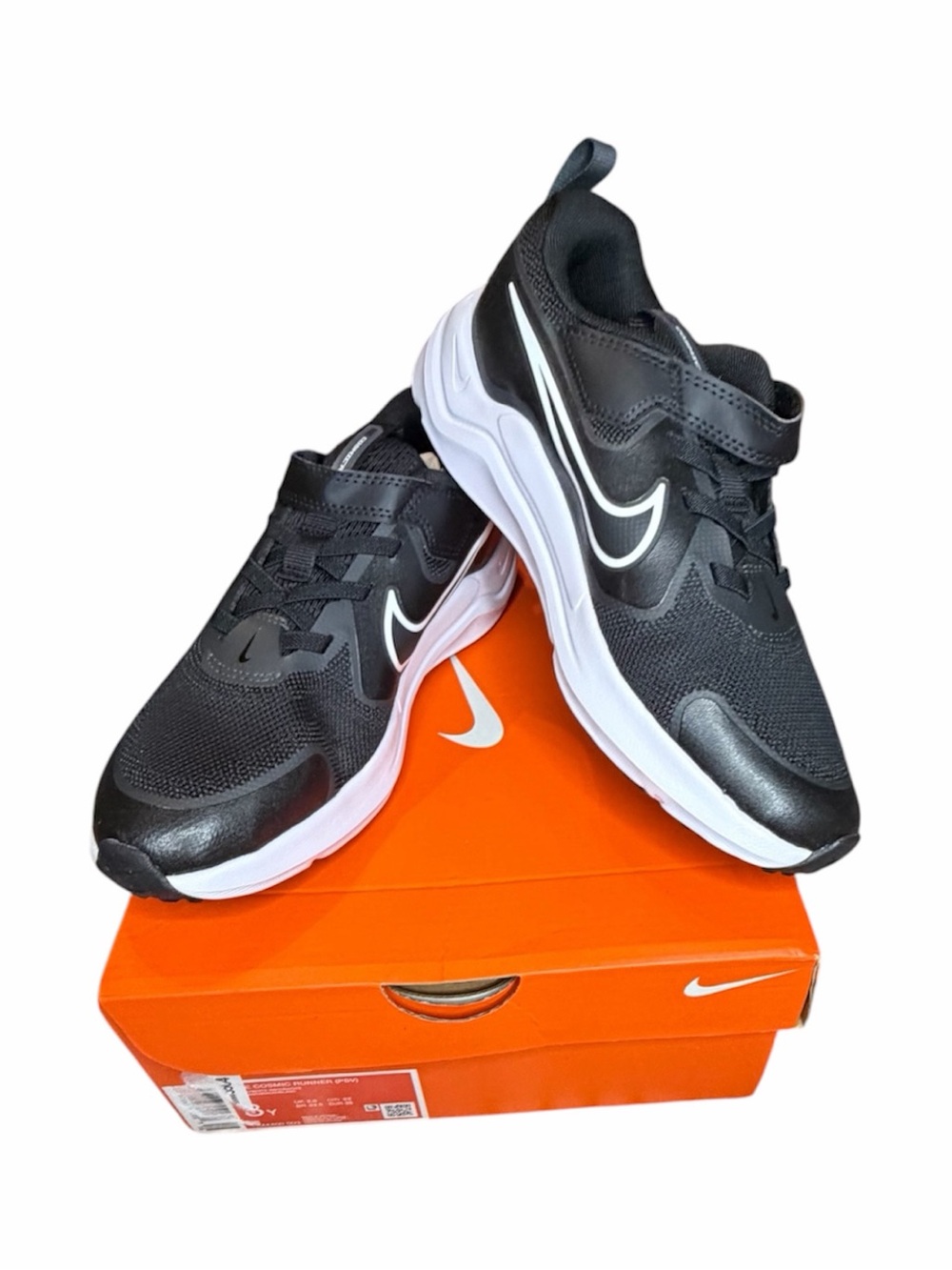 Nike Cosmic Runner 8Y shoes, black/white  nib